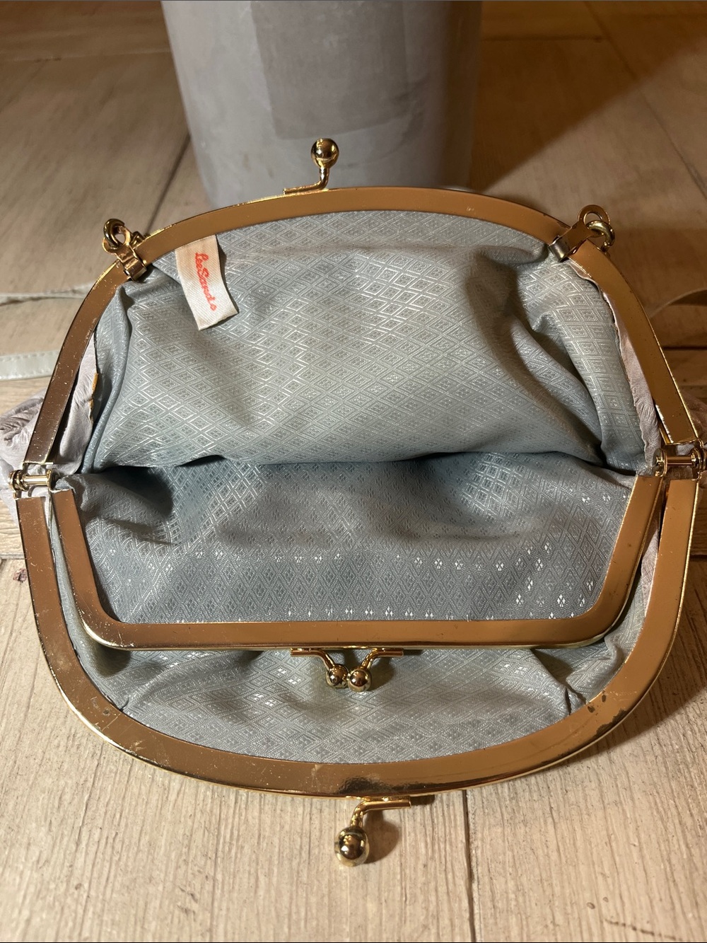 Lee Sands Eel skin Kiss-Lock Crossbody Bag with Gold Frame - Picture 5 of 7